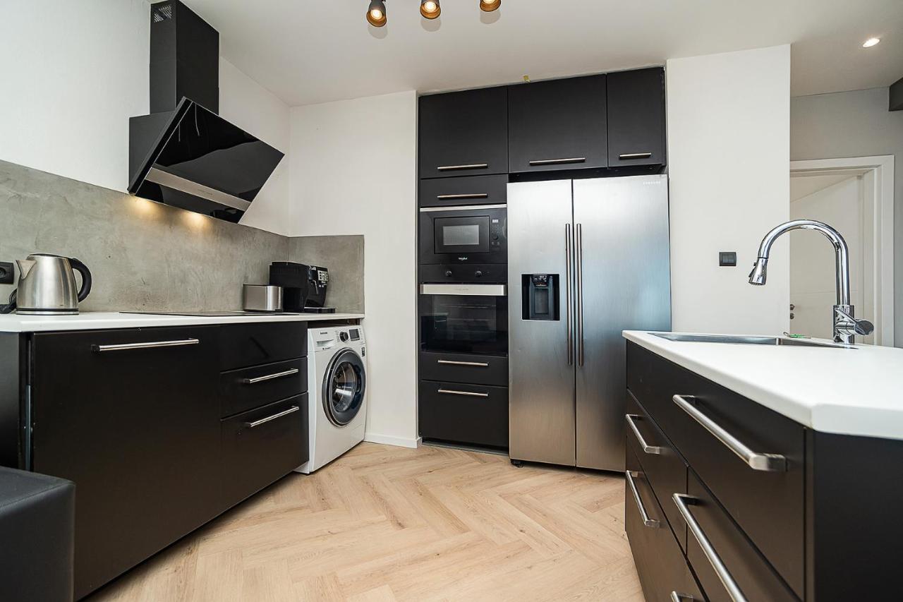 Big 4-Bedroom Flat, Terrace With Great Vitkov View Praha Bagian luar foto