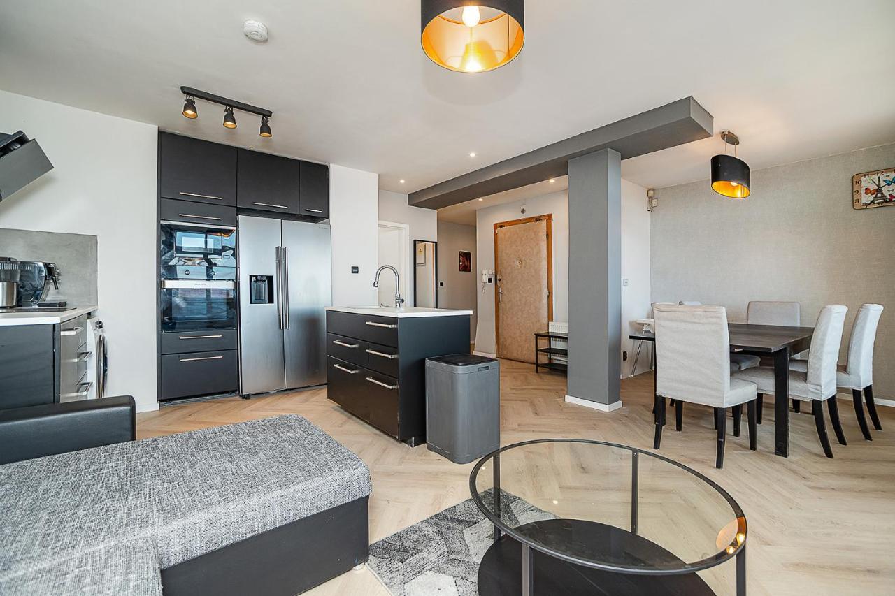 Big 4-Bedroom Flat, Terrace With Great Vitkov View Praha Bagian luar foto