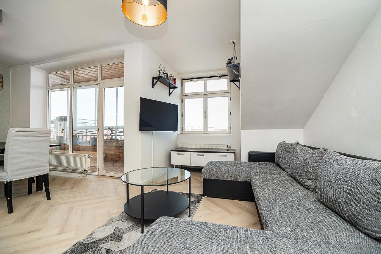 Big 4-Bedroom Flat, Terrace With Great Vitkov View Praha Bagian luar foto
