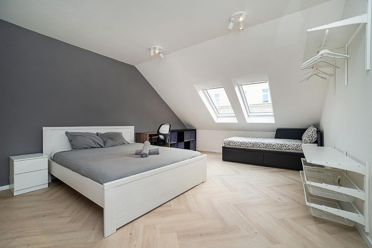 Big 4-Bedroom Flat, Terrace With Great Vitkov View Praha Bagian luar foto